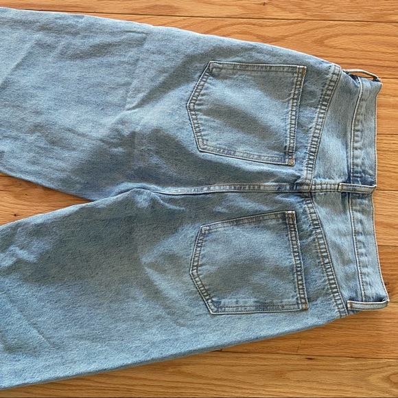 HOLLY ASYMMETRIC STRAIGHT LEG JEAN LIGHT WASH DENIM - Picture 6 of 8